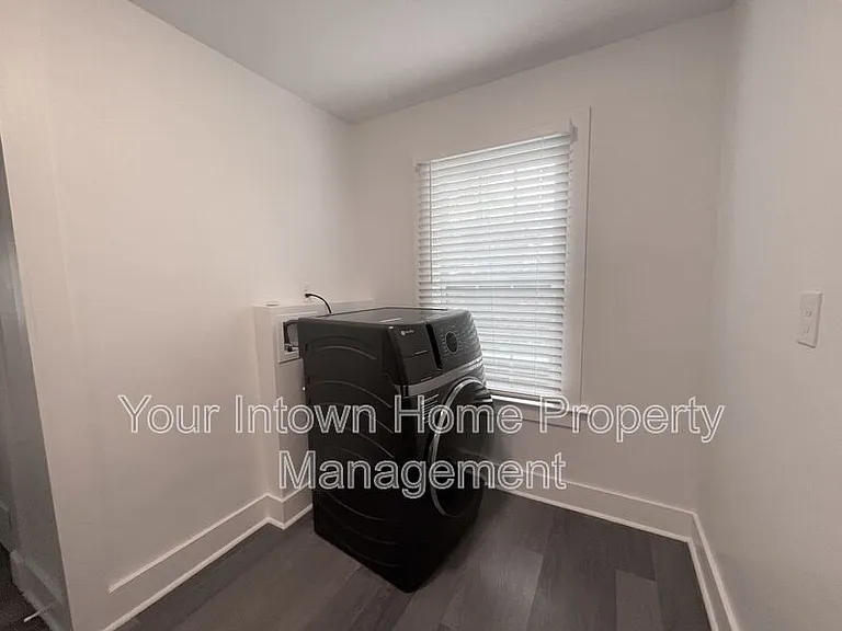 1215 Euclid Ave NE #7 — Photo 8