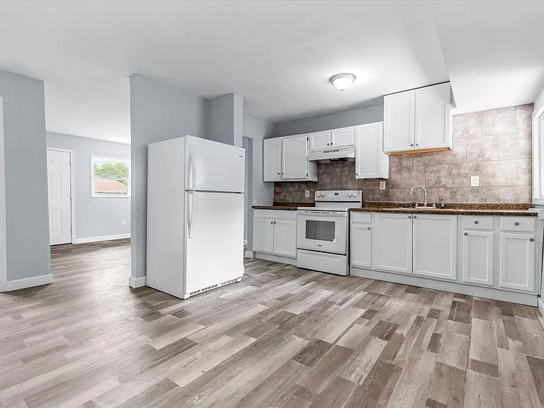 332 Banff Cir — Photo 7