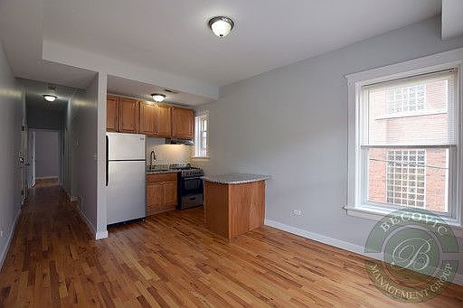 4th image of 7456 N Greenview Ave APT 3C