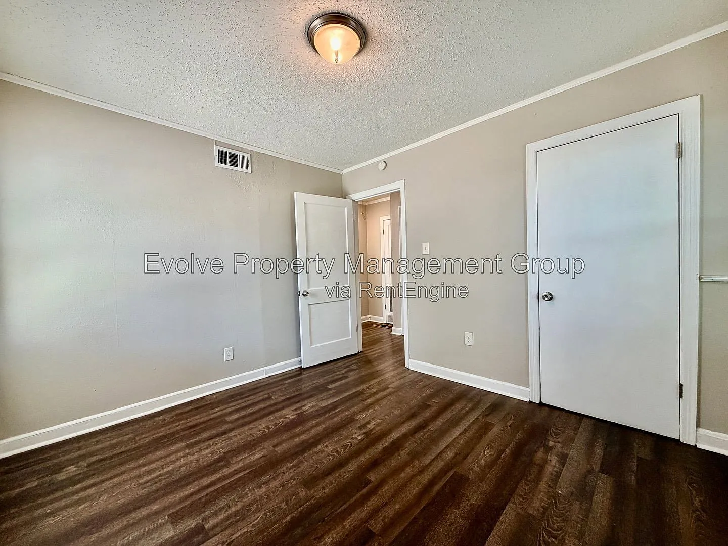 3 bed, 1.0 bath, 1000 sqft, $1,495 — Photo 3