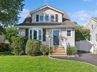 906 Ardmore Pl, Bellmore, NY 11710