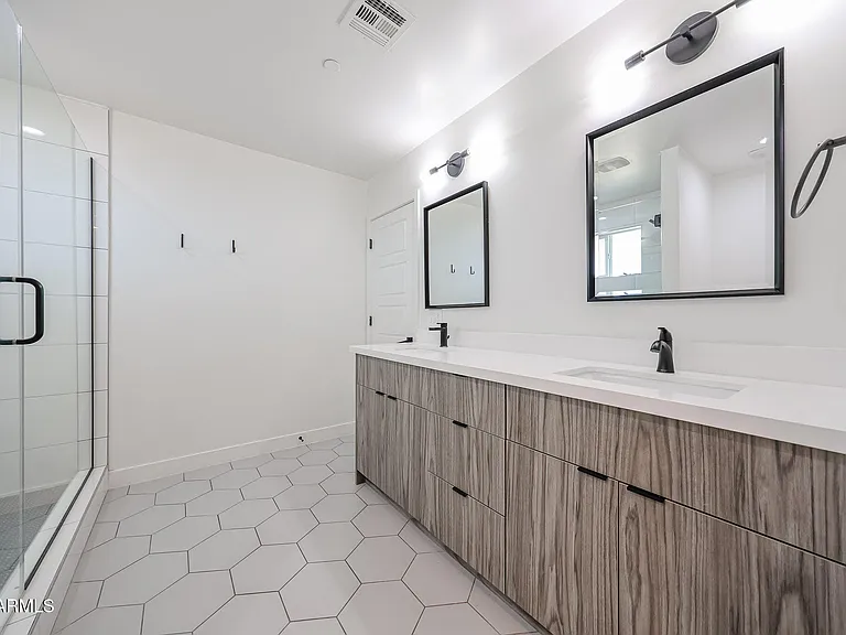2651 N 71st Pl — Photo 31