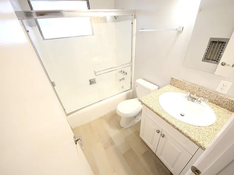 Bay Cities Apartments — Photo 6