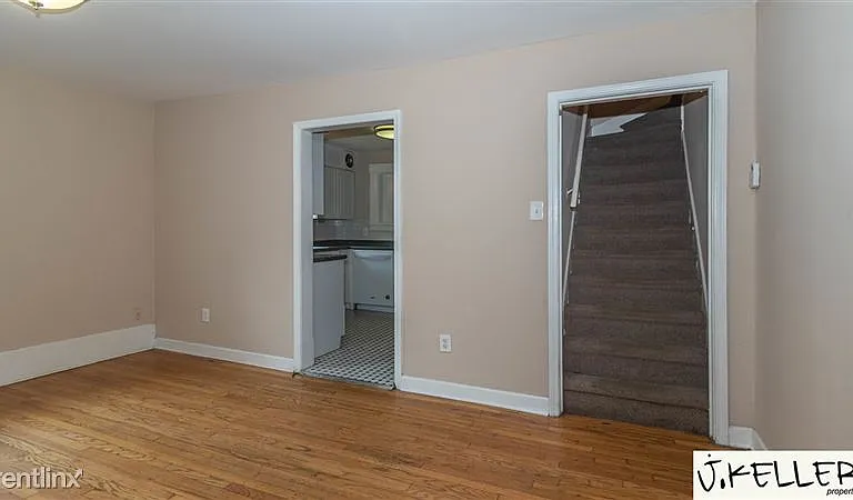 914 Woodlawn Ave — Photo 10