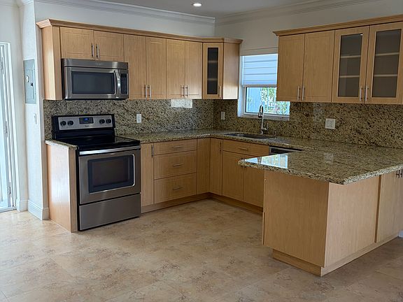 Large oversized kitchen with all the upgrades.