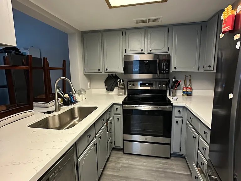 S Mitchell Dr — Photo 2