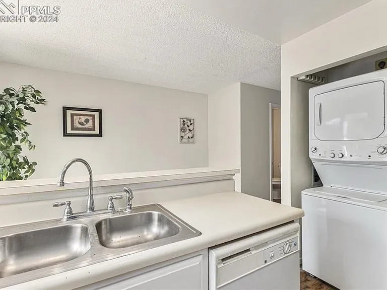 Overland Dr — Photo 10