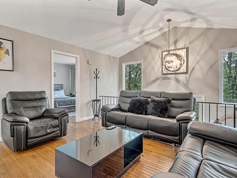 115 White Oak Ct — Photo 8