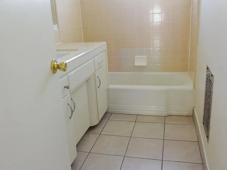91 N Mar Vista Ave #9 — Photo 9