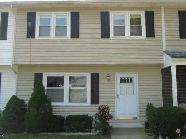 2503 Barth Dr, Uniontown, OH 44685