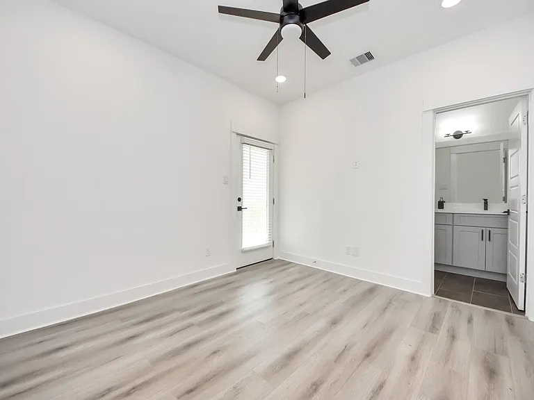3010 Jensen Springs Ln — Photo 27