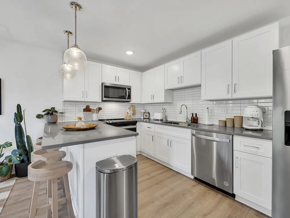 102 Duke St #34