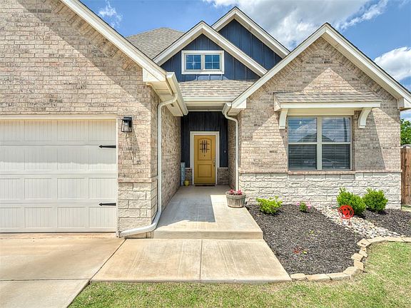 2nd image of 55 Hickory Cir