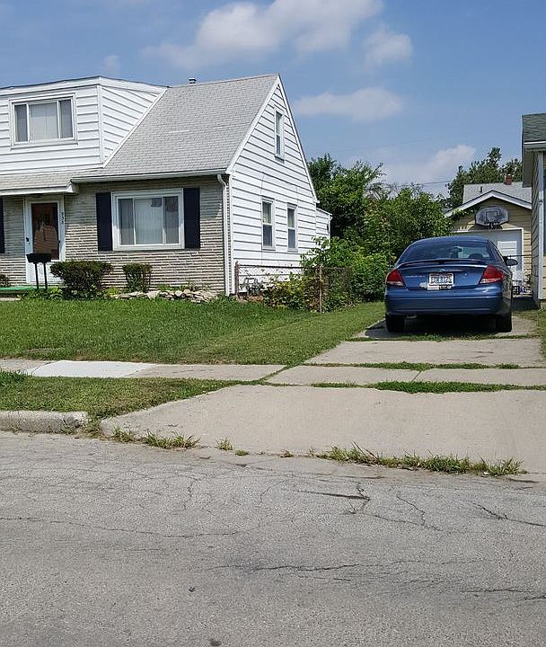 2nd image of 938 Custer Dr