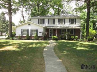 8085 Bonnie Glen Rd, Lambertville, MI 48144