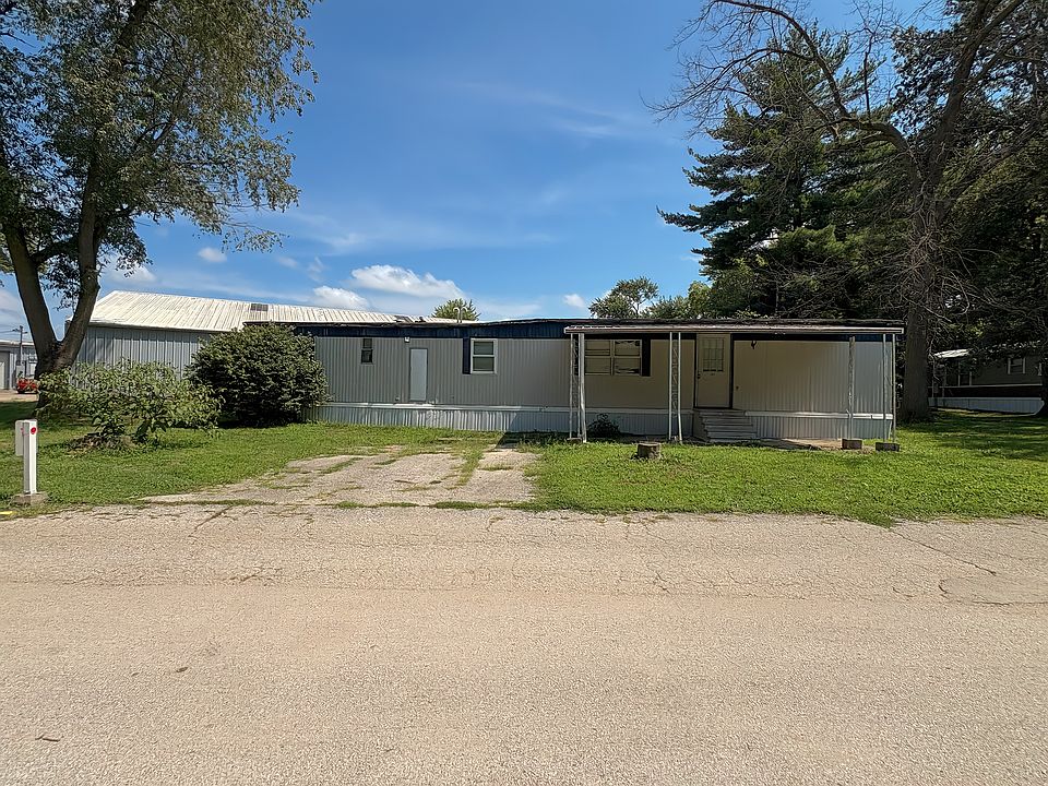 2nd image of 1100 W Locust St #131