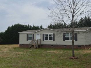 122 Mae Ln, Cowpens, SC 29330