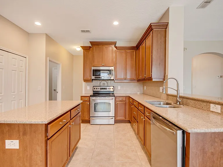 1904 Candlenut Cir — Photo 49