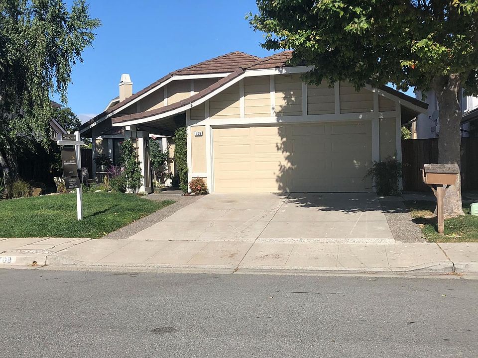 1st image of 709 Baffin St