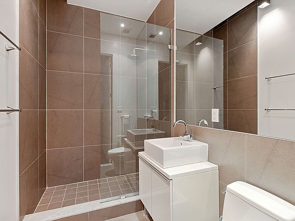 3rd image of 15 Roebling St #Pha