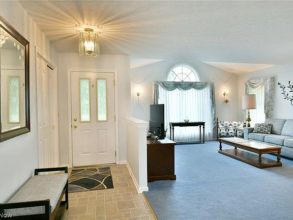 4th image of 1095 Meadowview Dr NW