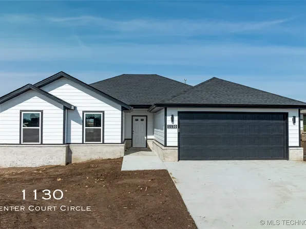 1130 Center Court Cir, Grove, OK 74344