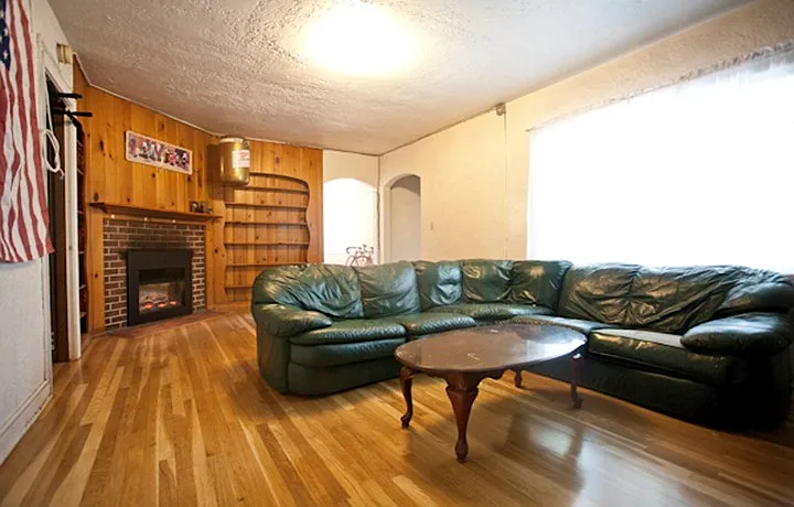 645 NE Campus St #C — Photo 1