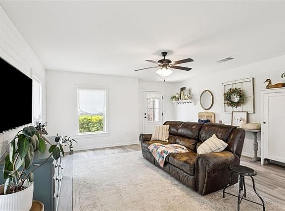 3rd image of 42133 Jasper Ln