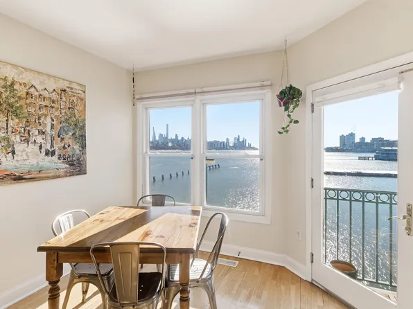 216 The Promenade image 1 of 36