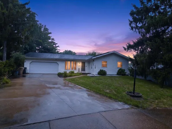 5 Yorktown Cir, Madison, WI 53711