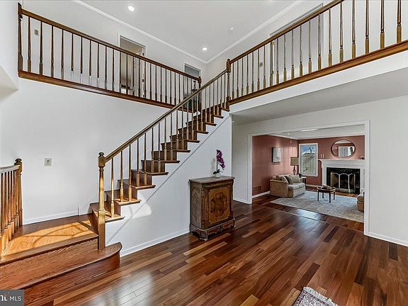 3rd image of 971 Derring Ln