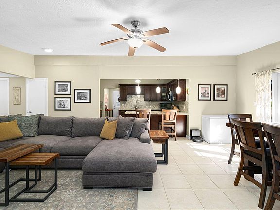4th image of 218 S Coconut Palm Blvd