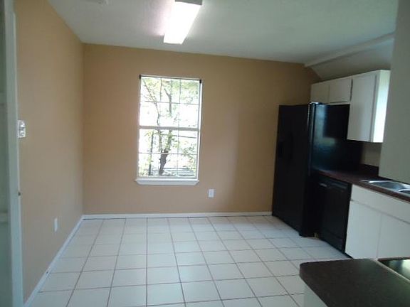 5th image of 3066 NW 32nd St