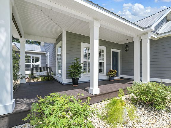 3rd image of 94 Garden St