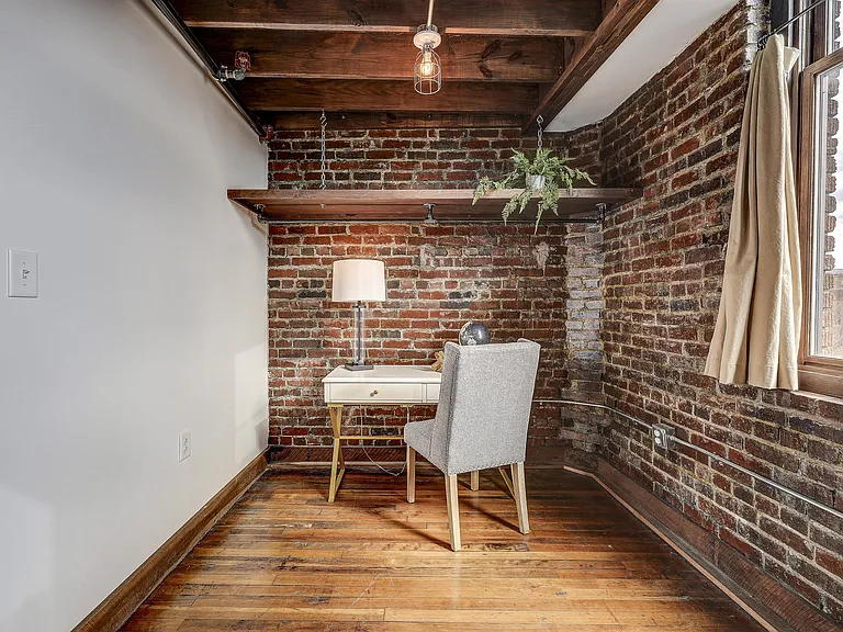110 W Market St #304 — Photo 15