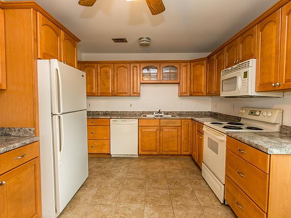 4th image of 957 Saint Martins Ave