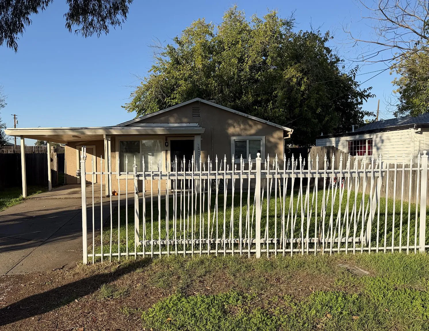 1675 Glenrose Ave photo 1
