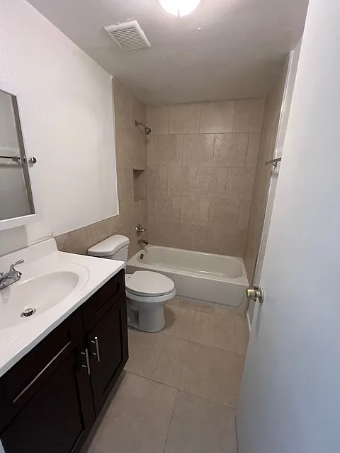 2 bed, 930 sqft, $1,700 — Photo 2