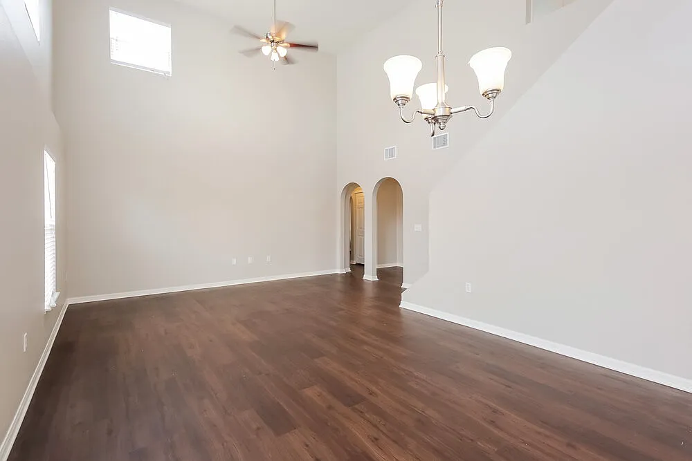 4 bed, 3.0 bath, 2120 sqft, $4,110 — Photo 4