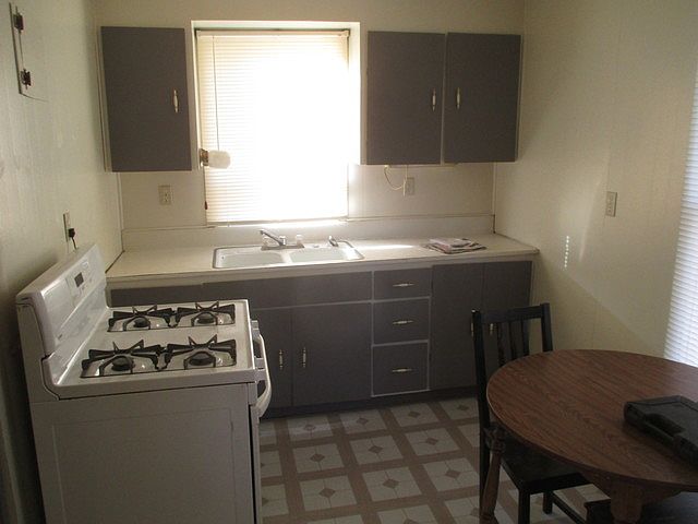 2nd image of 1517 Pine St