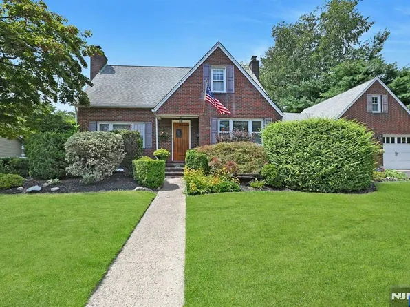 345 Jaeger Ave, Maywood, NJ 07607