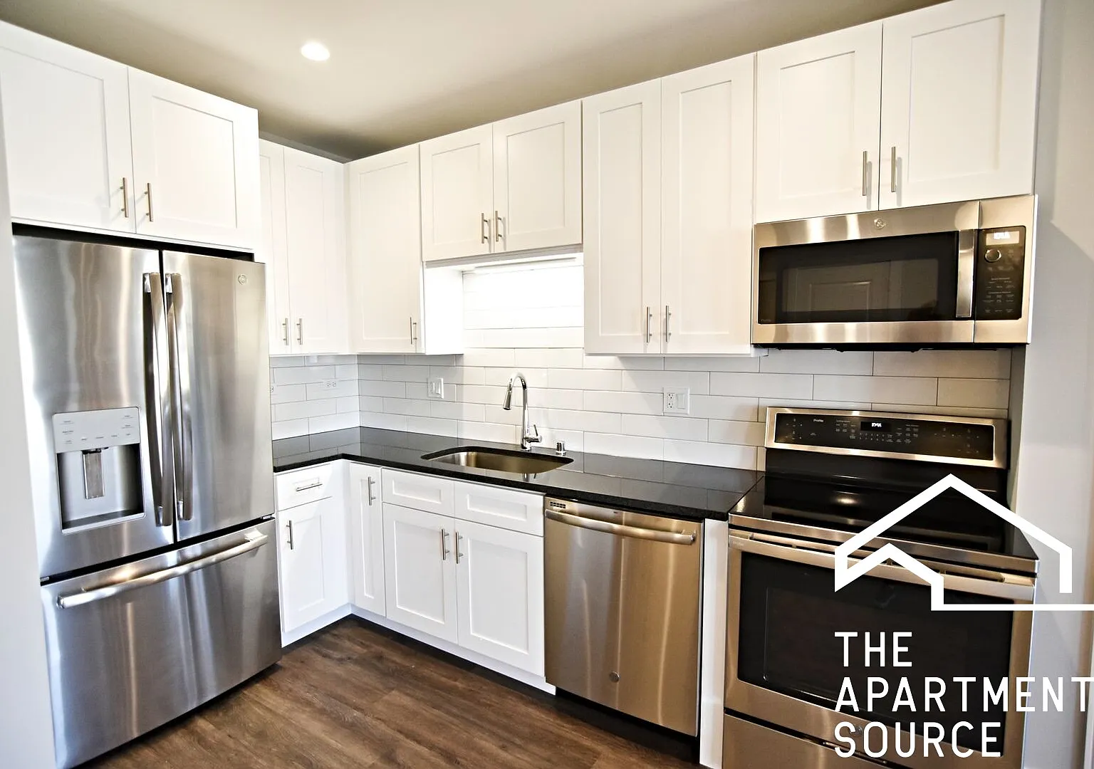 2 bed, 1000 sqft, $3,300 — Photo 3