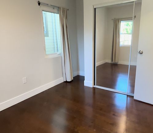 5th image of 725 44th St #B