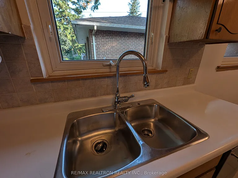180 Church St S — Photo 11