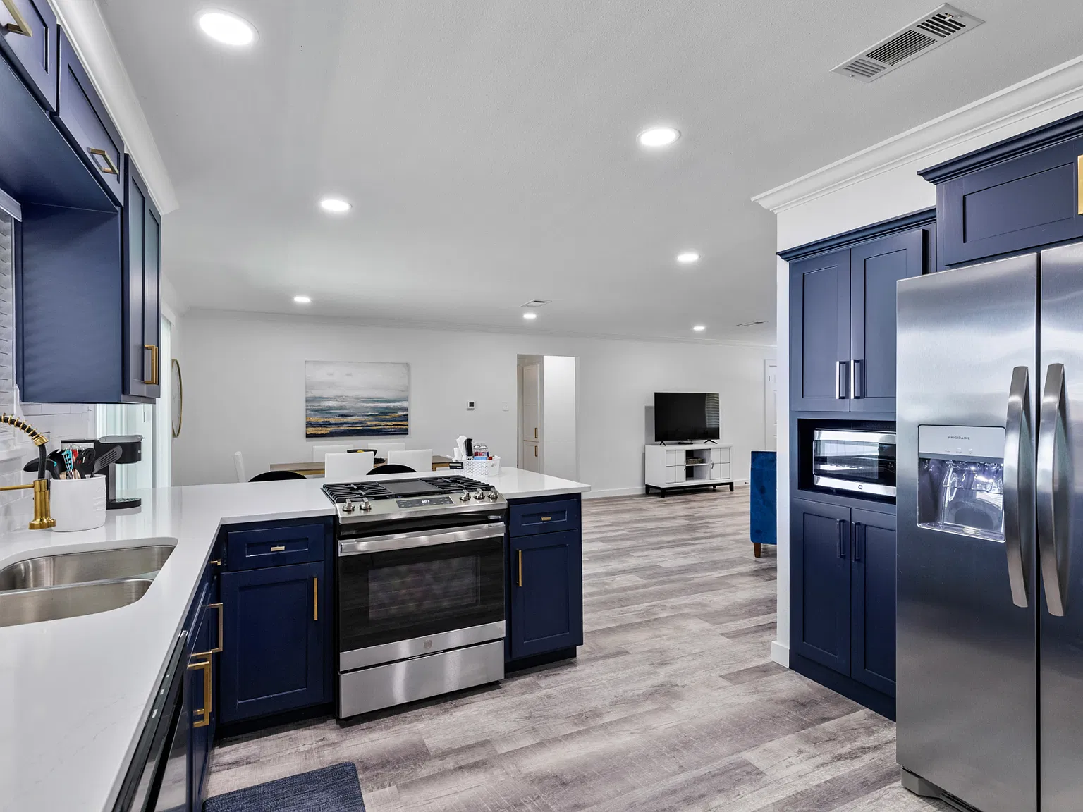 3 bed, 1791 sqft, $7,290 — Photo 3