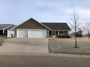1419 Heritage Ct NW, Hutchinson, MN 55350