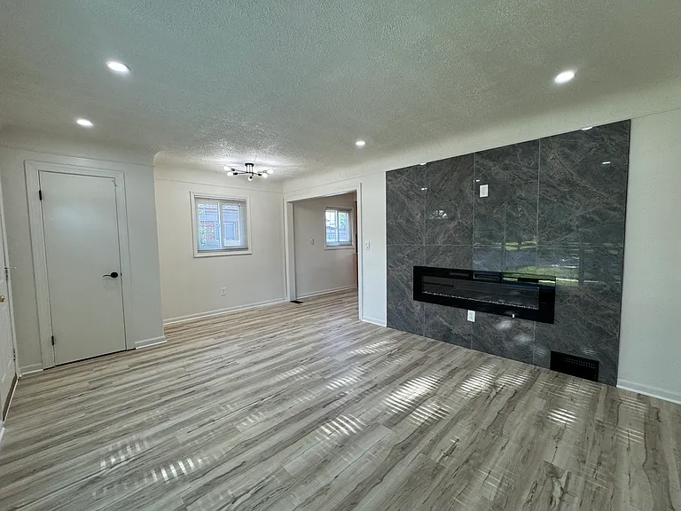 2431 Grange Rd — Photo 4