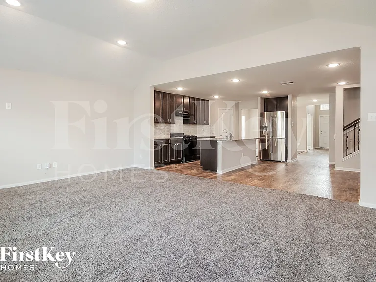 1023 Ranch Oak Dr — Photo 3