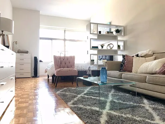 Rented by Bouklis Group | media 26
