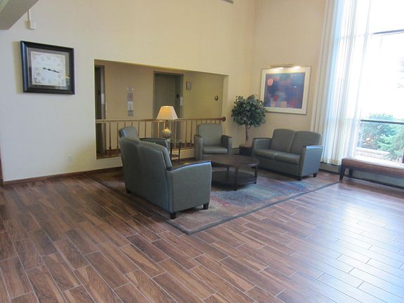 2nd image of 1601 N Innsbruck Dr NE #386